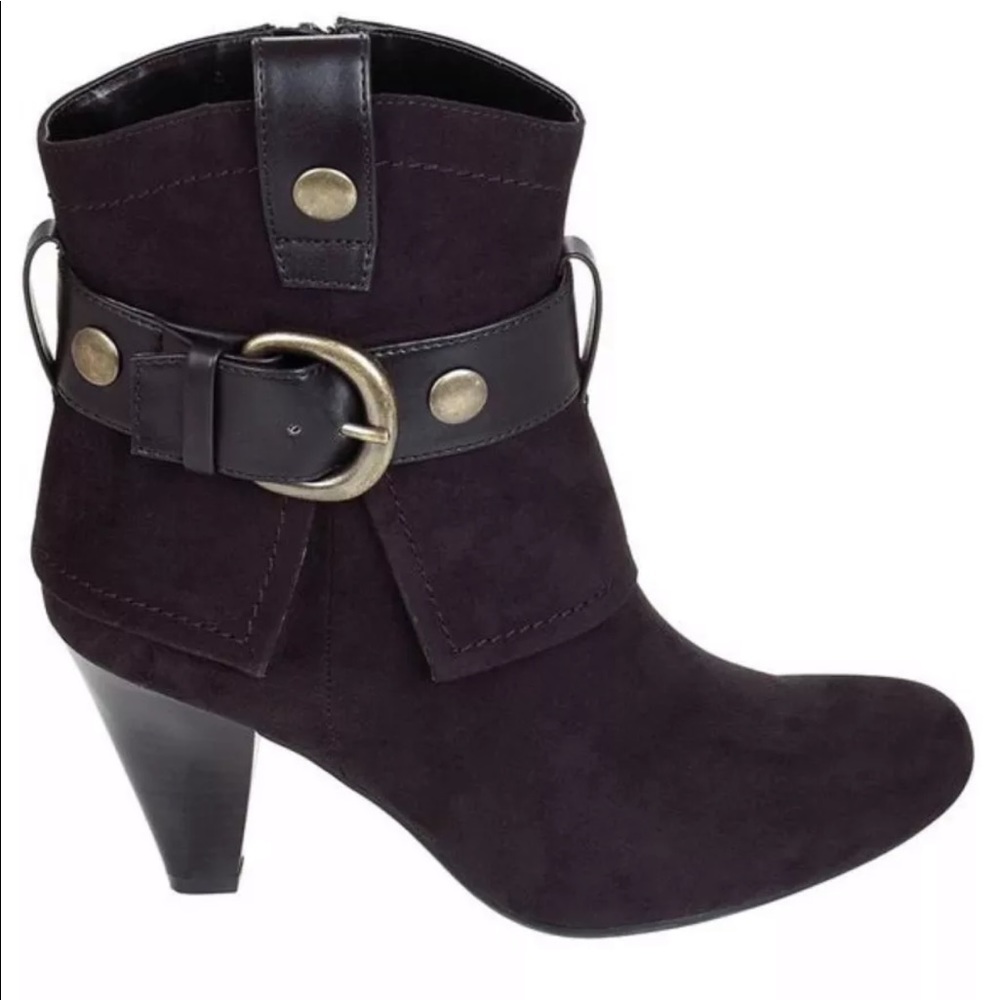 Attention Women’s Rodeo Fold-over Buckle Boot